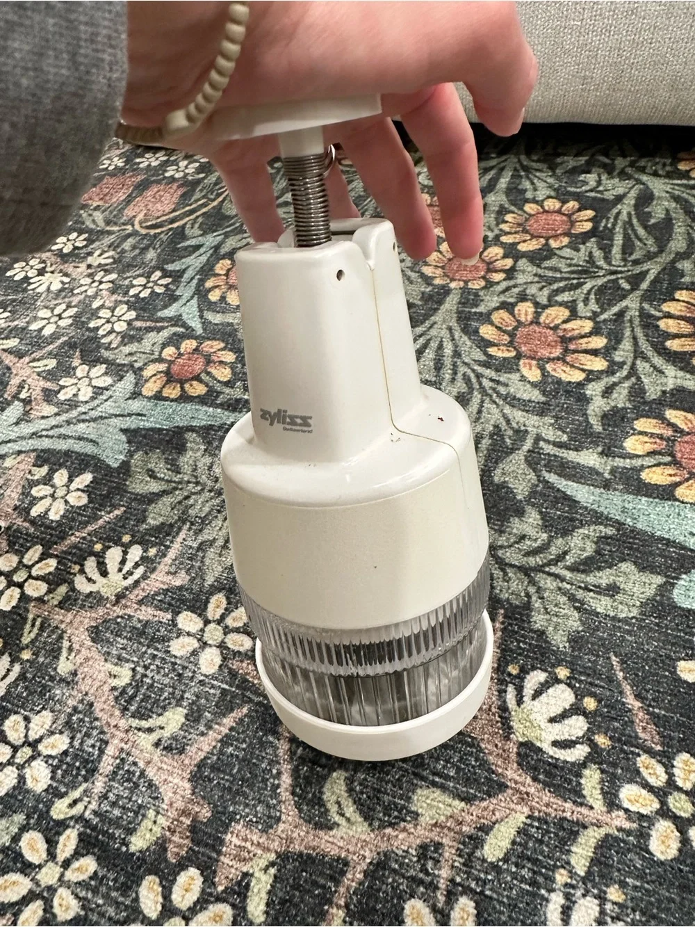 Zyliss White Manual Food Chopper - Compact Kitchen Tool